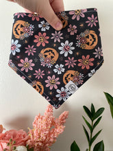 Charger l'image dans la galerie, Preloved Halloween Pumpkin Bandana (12”)