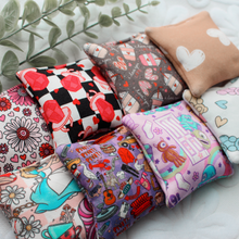 Charger l'image dans la galerie, Organic Catnip Pillows (3/$15)