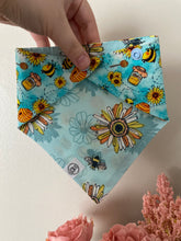 Charger l'image dans la galerie, Preloved Bee/Honey Bandana (12”)
