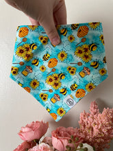 Charger l'image dans la galerie, Preloved Bee/Honey Bandana (12”)