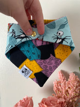 Charger l'image dans la galerie, Preloved Nightmare Before Christmas Bandana (11”)