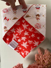 Charger l'image dans la galerie, Preloved Canada Bandana (18”)