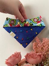 Charger l'image dans la galerie, Preloved Xmas Avocado Bandana (12.5-13.5”)
