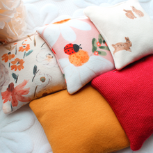 Charger l'image dans la galerie, Organic Catnip Pillows (3/$15)