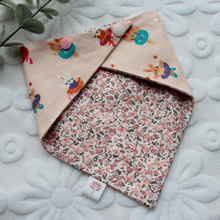 Charger l'image dans la galerie, Preloved White Rose Co. Bandana (11-13”)