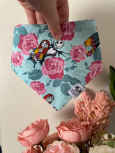 Charger l'image dans la galerie, Preloved Nightmare Before Christmas Bandana (11”)
