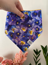 Charger l'image dans la galerie, Preloved Pansies Bandana (12”)
