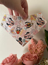 Charger l'image dans la galerie, Preloved Disney Easter Bandana (11”)
