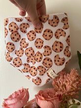 Charger l'image dans la galerie, Preloved Cookies Bandana (14-15”)
