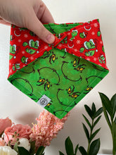 Charger l'image dans la galerie, Preloved Grinch Xmas Bandana (12”)
