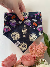 Charger l'image dans la galerie, Preloved Halloween Eyeballs Bandana (12”)
