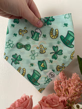 Charger l'image dans la galerie, Preloved St. Patrick’s Day Bandana (12”)
