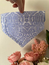 Charger l'image dans la galerie, Preloved Blue Over-the-Collar (7.5”)
