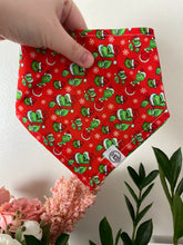 Charger l'image dans la galerie, Preloved Grinch Xmas Bandana (12”)
